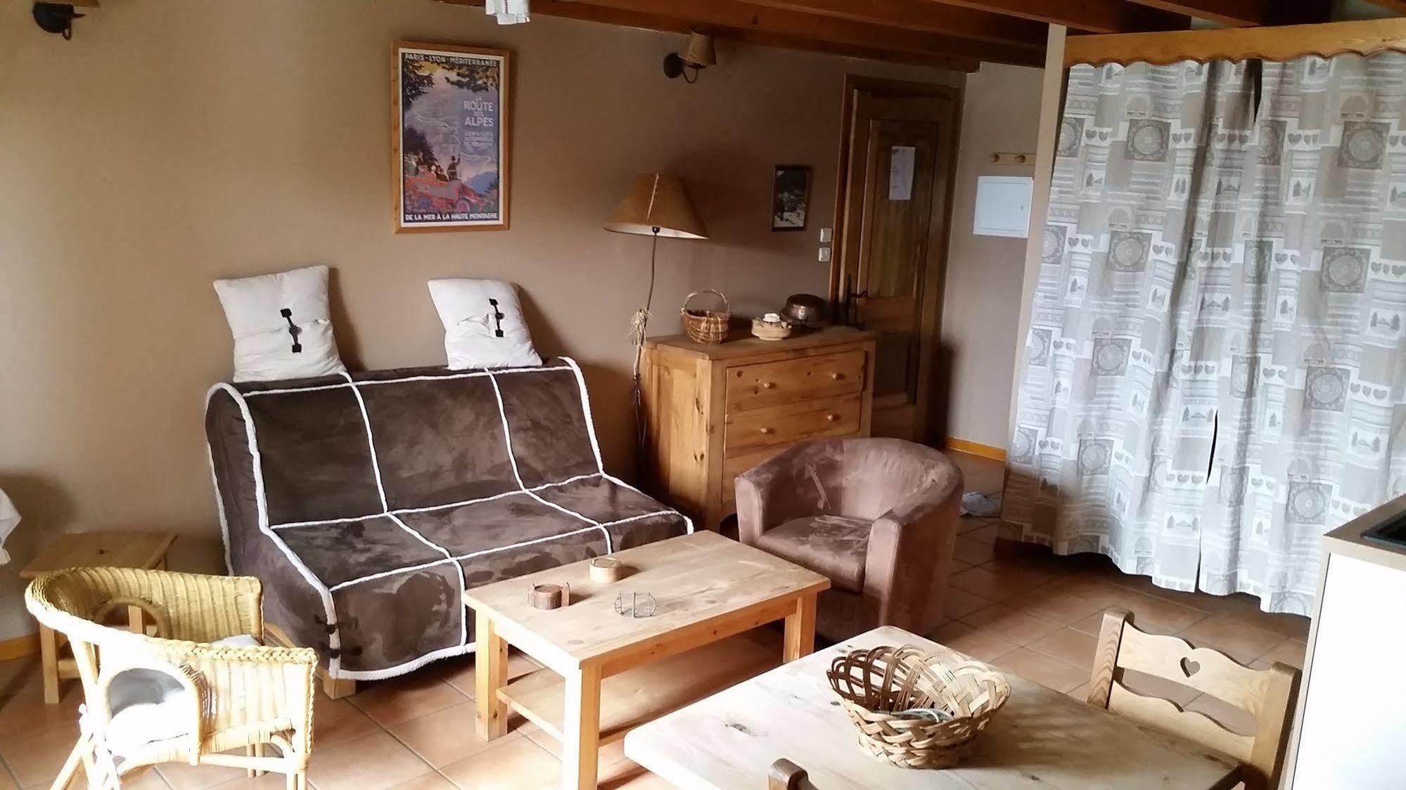 A La Petite Maison Гап Екстериор снимка