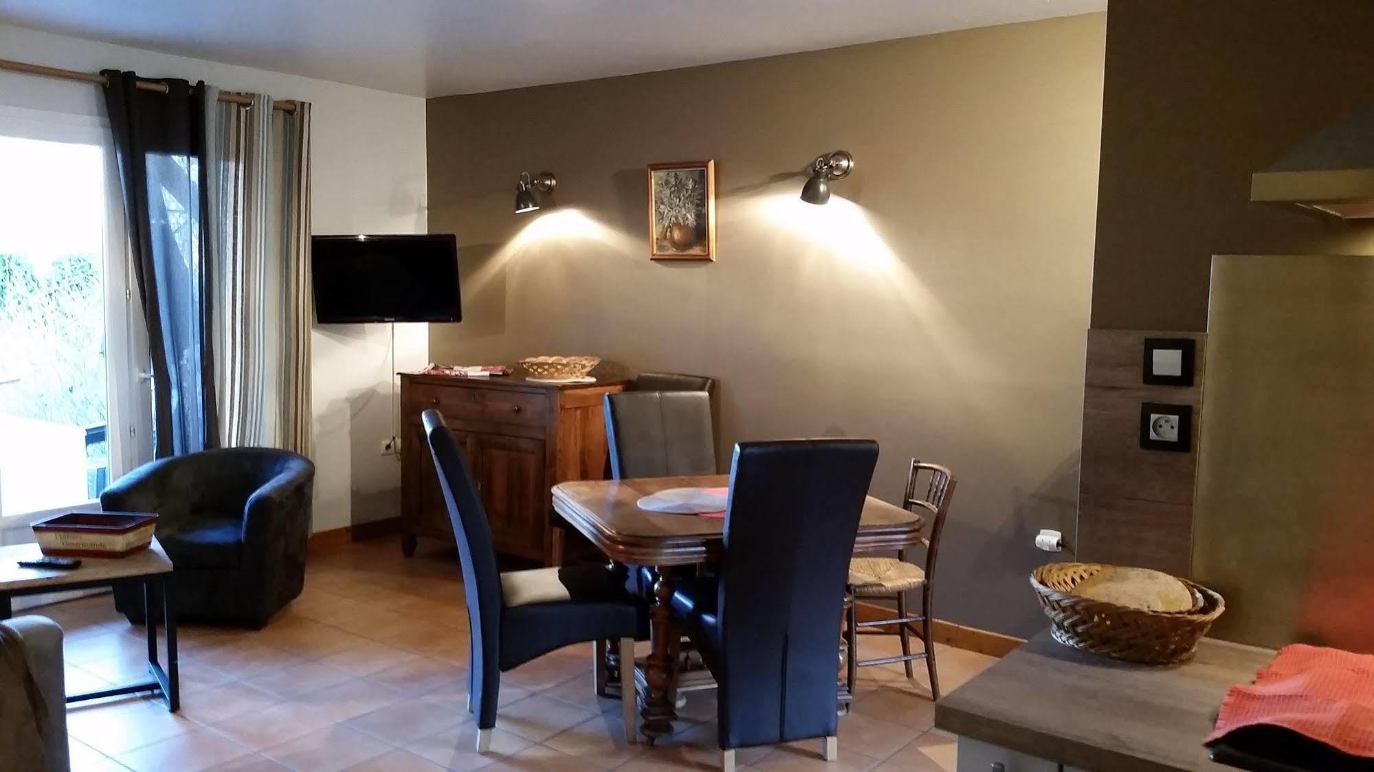 A La Petite Maison Гап Екстериор снимка